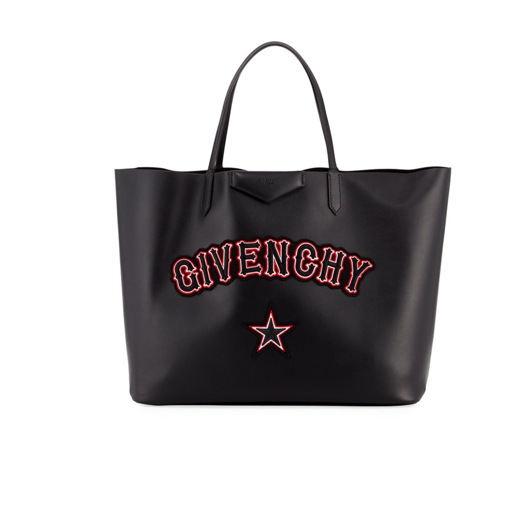 GIVENCHY
Gothic Logo Antigona Tote